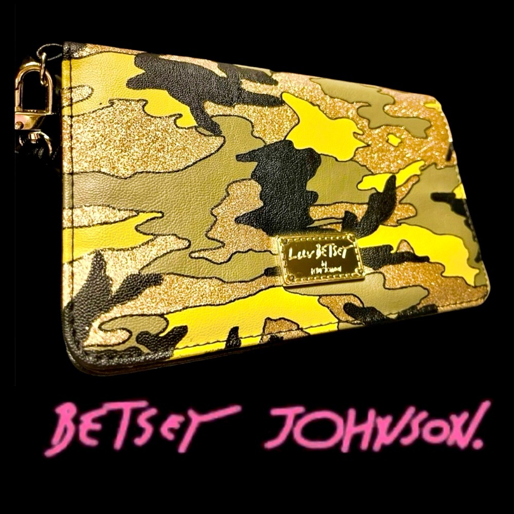 Betsey Johnson Camo Wristlet